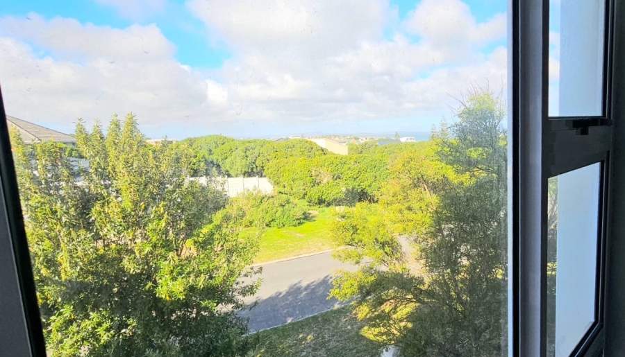 5 Bedroom Property for Sale in Kleinbaai Western Cape